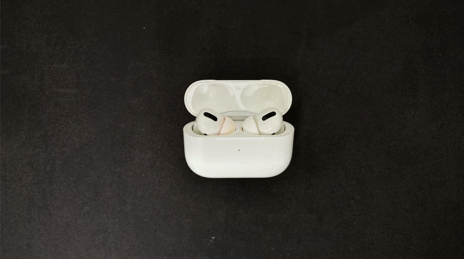 AirPods Pro (1st Gen) with MagSafe Charging Case after 4 years of use