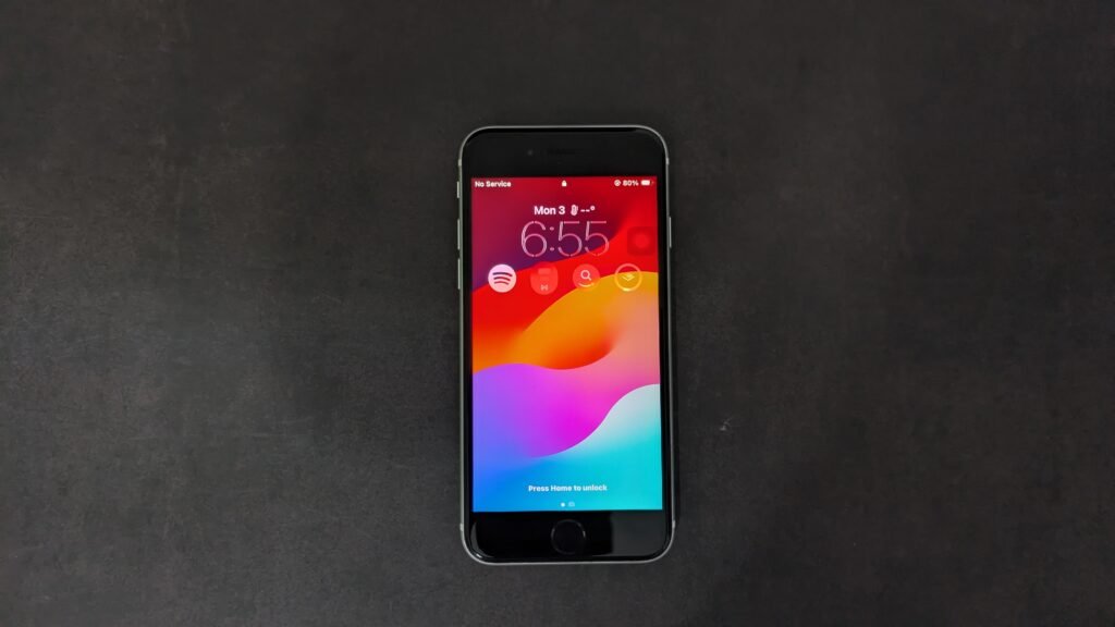 iPhone SE (2020) running the latest iOS with customized Lock Screen widgets